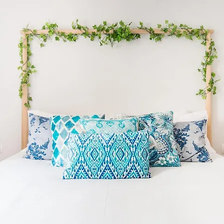Cozy With Splashes Of Color Apartment L'Hospitalet de Llobregat