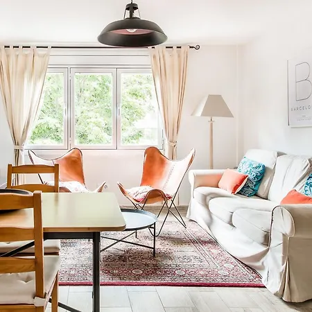 Apartment Cozy With Splashes Of Color