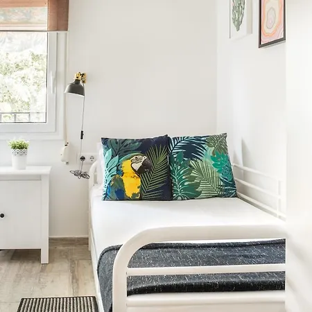 Cozy With Splashes Of Color Apartment L'Hospitalet de Llobregat
