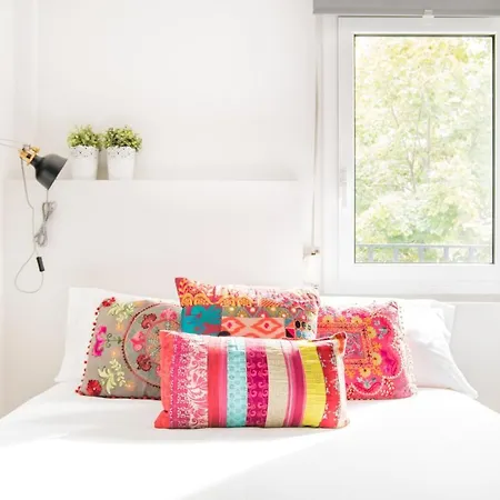Apartment Cozy With Splashes Of Color *
