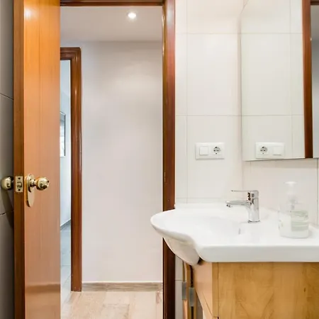 Apartment Cozy With Splashes Of Color L'Hospitalet de Llobregat