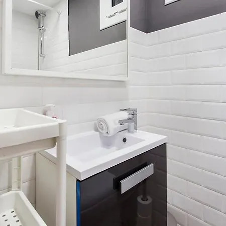 Pleasant With Balcony Close To Camp Nou *