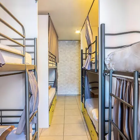 Hostel Casa Barcelo Camp Nou Barcelona *