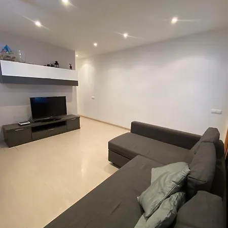 Apartment Cozy At A Great Location! *