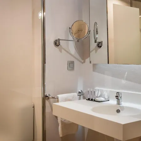 Madanis Hotel 4*
