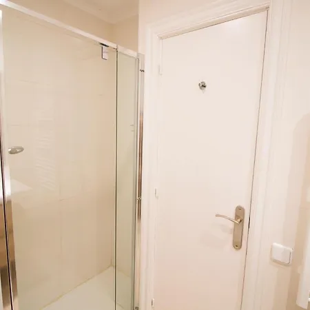 For 6 People, Equipped And Confortable * L'Hospitalet de Llobregat