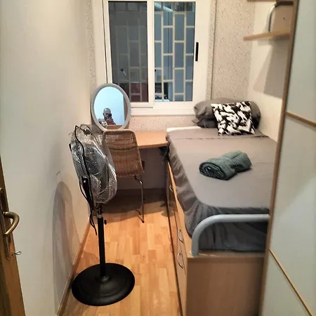 Habitación en casa particular En Piso Compartido Cerca Del Camp Nou