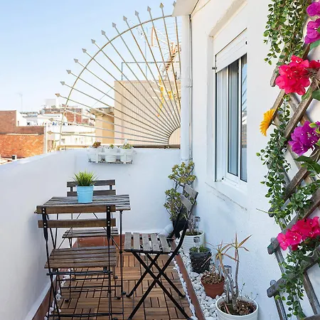 Lovely Attic With Terrace Apartment *