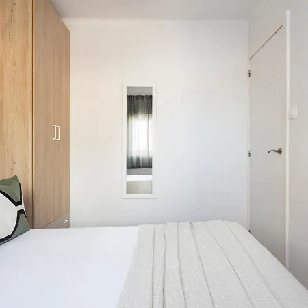 Lovely Attic With Terrace Apartment *