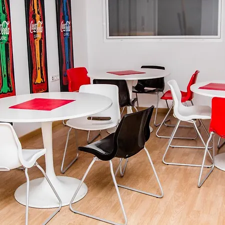 Hostel Cool & Chic L'Hospitalet de Llobregat